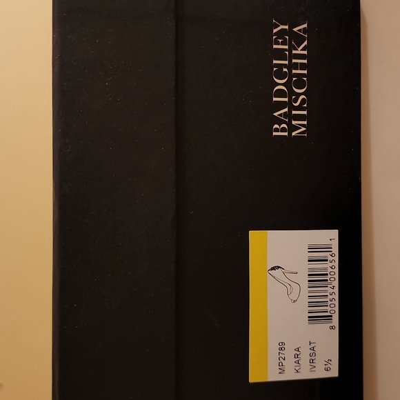 BADGLEY MISCHKA Kiara Embellished Peep-toe Pump - Picture 7 of 7